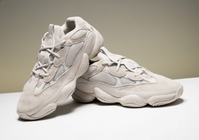 一下子就涨到了390潮牌商城0 看来这双鞋也的确是抢手（Yeezy 500 Blush市场价多少 Yeezy 500 Blush多少钱入手合适）