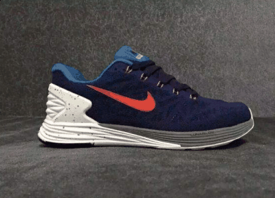  Nike登月和飞马哪个值得潮牌买 如果大家追求舒适的脚感（耐克飞马和登月哪个好 Nike登月和飞马哪个值得买）