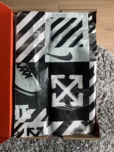 如果有机会的话还潮牌会再入一双黑色！ （OFF White x Vapormax 2.0 开箱图 Vapormax 2.0“THE TEN”开箱测评）
