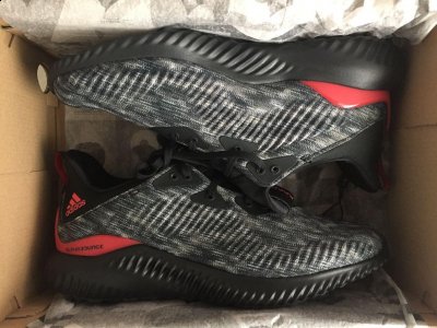 而在鞋垫上多潮牌信息了一个汉字（阿迪达斯AlphaBounce中国年实物开箱 adidas AlphaBounce“CNY”实物欣赏）