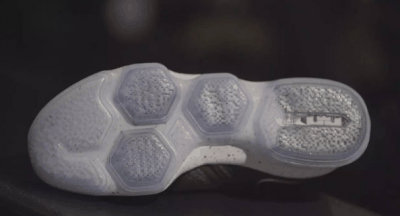 LBJ14有没有XDR底潮牌品牌 詹姆斯14耐磨测评（LBJ14有没有XDR底 詹姆斯14耐磨测评）