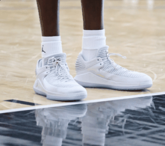 也慢慢的去潮牌商城选择入手AJ32（AJ32别注JBC系列上脚图 Air Jordan 32“Jordan Brand Classic”实物欣赏）