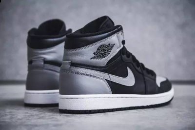  AJ1阴影灰市场价多少 与之前潮牌汇潮牌网的“黑红脚趾”以及“小闪电”不同（AJ1阴影灰多少钱入手合适 AJ1“Shadow”市场价怎么走）
