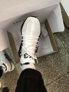 鞋身依旧是经潮牌汇潮牌网店典的三条杠（阿迪达斯Y-3 Kusari脚感如何 Adidas Y-3 Kusari脚感测评）
