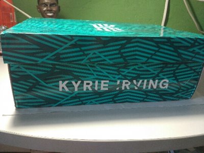 欧文3黑白太极开箱测评潮牌品牌 Nike Kyrie 3黑白太极细节鉴赏（欧文3黑白太极开箱测评 Nike Kyrie 3黑白太极细节鉴赏）