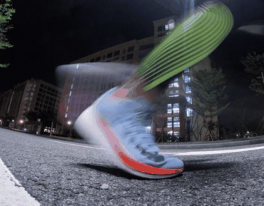 材料的厚度达潮牌汇潮牌网店到了竟然的33mm（NIKE ZOOM FLY跑鞋上脚怎么样 耐克ZOOM FLY跑鞋赏析测评）
