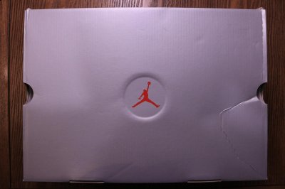 灵感来自于猫科潮牌信息动物的掌形与肉垫（AJ13黑猫开箱测评 Air Jordan 13黑猫实物赏析）