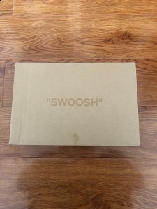 直接开箱 还真的是很注重细潮牌品牌节的 鞋子确实是很棒的啊 真的帅气（Off-White联名VaporMax实物开箱 Nike Air VaporMax X Off-White细节赏析）