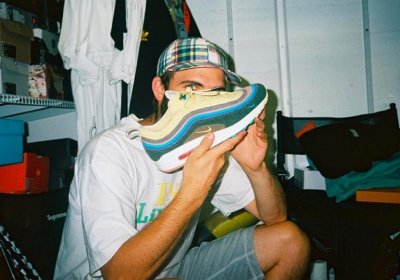 鞋面采用灵感来源于 80 年代潮牌汇潮牌网 Nike 复古运动帽的灯芯绒材质打造（Air Max 97/1会继续涨价吗 Air Max 97/1多少钱入手划算）