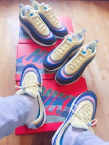 趣流网小编表示这双潮牌商城鞋是人品爆发入手了一双（Air Max 1/97脚感好吗 Nike Air Max 1/97 SW上脚感受）