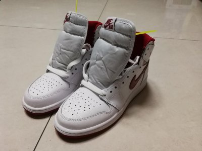 芝加哥等等一系列潮牌让人津津乐道的球鞋（Air Jordan 1 GS白红细节赏析 AJ1 GS白红值得买吗）