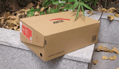  足弓处为了减潮牌重做镂空处理（安踏至氢跑鞋开箱测评 ANTA至氢实物细节赏析）