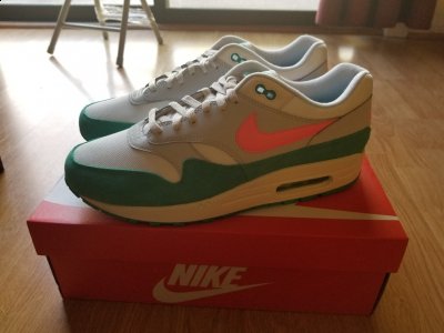 1987年面世的元年款 Air潮牌品牌 Max 验证了 “眼见为实” 这句话（耐克Air Max 1西瓜限定实物开箱 Nike Air Max 1西瓜配色实物欣赏）