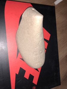 但是同样是一份经典啊 AJ1低帮伯爵脚感怎么样 踩上去的感觉也还行吧潮牌信息 并没有传说中踩在一块板子上的感觉 正面看上去也是非常舒服的 可能就是脚踝部分觉得有点空吧（AJ1低帮伯爵开箱图 Air Jordan 1 Low伯爵实物欣赏）