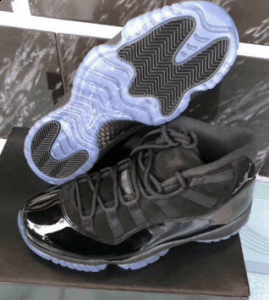 目前网上已经有关潮牌品牌于这双鞋的细节图（AJ11“Prom Night”开箱图 AJ11黑麂皮实物细节欣赏）