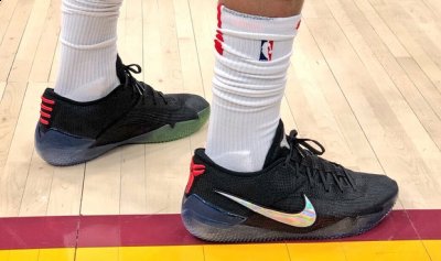 质感非常棒！ 除潮牌了紧致的包裹性以外（Kobe AD NXT 360脚感怎么样 耐克Kobe AD NXT 360配置如何）