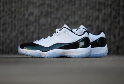 细节相当到位 鞋款在平潮牌品牌时更像是黑白配色的 “Concord”（AJ11 LOW复活节开箱图 AJ11复活节实物怎么样）