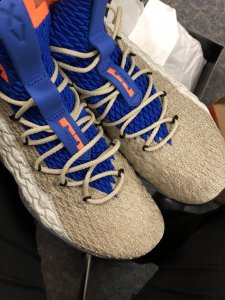 也正是因为詹姆斯的人气所以才潮牌汇潮牌网店让小伙伴们都疯狂的选择入手詹姆斯的球鞋（詹姆斯15“Mowabb”开箱图 LBJ 15“Mowabb”ACG实物鉴赏）