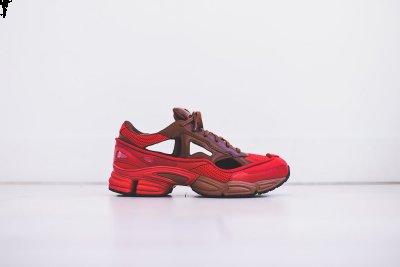 相信整体也更潮牌品牌轻便和透气（Adidas镂空老爹鞋多少钱 Adidas Replicant OZWEEGO在哪买）