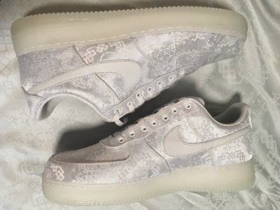这款联名系列潮牌信息确实是很帅气（耐克AF1白丝绸做工怎么样 Nike air force 1 x CLOT细节鉴赏）