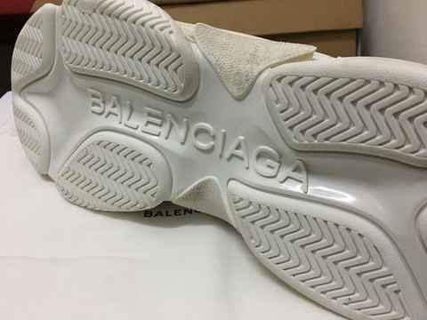 巴黎世家纯白老爹鞋开箱 Balenciaga Triple S纯白细节鉴赏