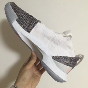库里5代一次性是潮牌商城曝光了好几款配色（库里5代做工如何 UA Curry5细节鉴赏）