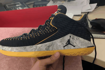 黄黑搭配出斑马纹的感觉 最大潮牌资讯的改变就是后跟处的“air Jordan”标识（AJ32黑曜石开箱图 耐克AJ32黑曜石实物细节赏析）