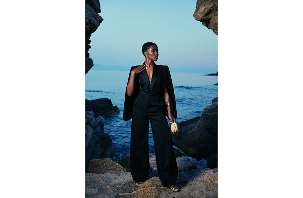 小清新色调的夏潮牌品牌日穿搭稳稳地！ （Fendi 芬迪 2022 夏季胶囊系列 Lookbook 赏析）