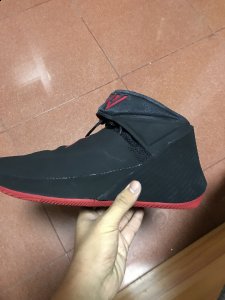 今年1月份的时候耐克官方潮牌品牌是宣布要为威少推出专属战靴（威少1代黑红配色能实战吗 Why Not Zer0.1黑红实战测评）