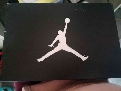 小伙伴们都是特潮牌汇潮牌网店别的喜欢这双鞋（AJ13灰红配色开箱测评 Air Jordan 13 Grey Toe细节欣赏）