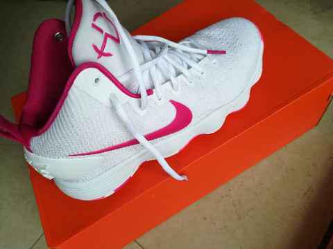 各大论坛的小伙伴潮牌都对这双鞋是赞不绝口（耐克HyperDunk 2017骚粉配色开箱 Nike HyperDunk 2017深度赏析）