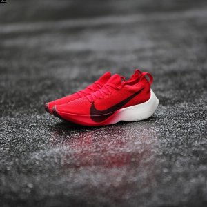 React 缓震和潮牌汇潮牌网 Flyknit 鞋面（耐克Vapor Street Flyknit是专业跑鞋吗 耐克Vapor Street会涨价吗）
