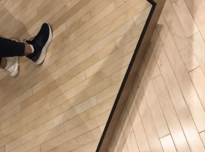 而阿迪boost系潮牌资讯列中的佼佼者（耐克Epic React和阿迪UB脚感对比 耐克Epic React脚感和UB哪个好）