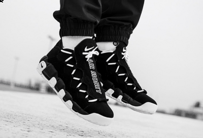 目前发售地潮牌址已经释出（耐克Air More Money黑白配色好看吗 Air More Money “Bold Currency”多少钱）