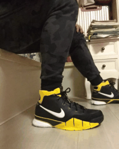 科比1代复刻版实物上脚潮牌 NIKE KOBE 1 PROTRO ZK1细节赏析（科比1代复刻版实物上脚 NIKE KOBE 1 PROTRO ZK1细节赏析）