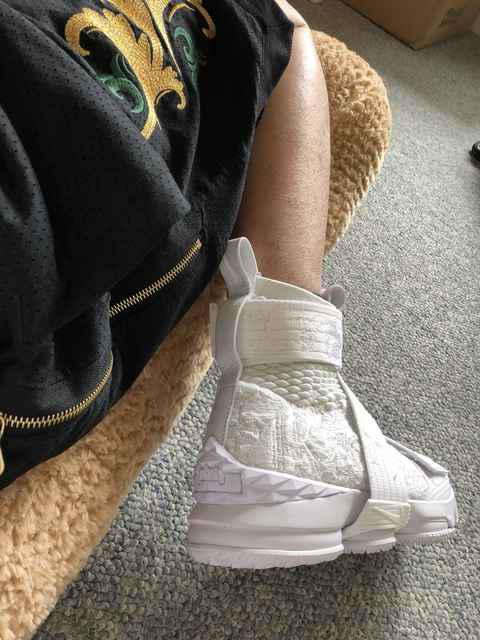 KITH联名詹姆斯15系列脚感好吗 KITH x LBJ15上脚测评