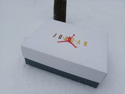 而且人气也潮牌品牌是很不错的（AJ8 OVO纯白实物赏析 Air Jordan 8 Retro OVO细节鉴赏）