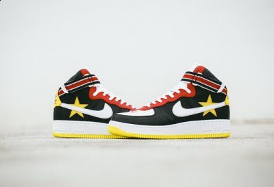 这也是很多朋潮牌资讯友都非常喜欢的（RT联名耐克AF1好看吗 Nike Air Force 1 High x RT多少钱）