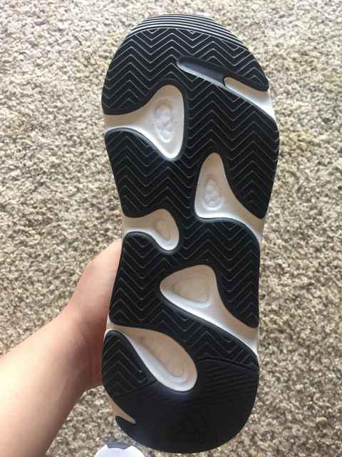 Yeezy Boost 700 Runner实物开潮牌箱 Yeezy Boost 700 Runner细节鉴赏（Yeezy Boost 700 Runner实物开箱 Yeezy Boost 700 Runner细节鉴赏）