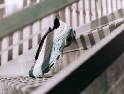Air Max 97搜索潮牌汇潮牌网量全球第一（耐克Air Max 97 Plus蓝白好看吗 Air Max 97 Plus在哪买）