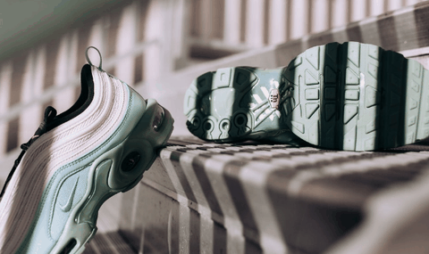 Air Max 97搜索潮牌汇潮牌网量全球第一（耐克Air Max 97 Plus蓝白好看吗 Air Max 97 Plus在哪买）