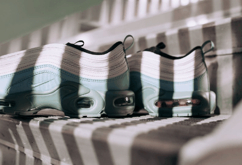 Air Max 97搜索潮牌汇潮牌网量全球第一（耐克Air Max 97 Plus蓝白好看吗 Air Max 97 Plus在哪买）