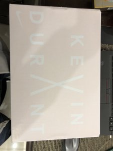 这款骚粉的配色确潮牌实是很值得去入手的（杜兰特10代乳腺癌实物开箱 KD10 Aunt Pearl细节鉴赏）
