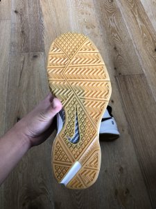  不仅仅是Zk1复刻潮牌汇潮牌网版深受大家的关注（科比1代Undefeated联名款纯白耐磨吗 Kobe 1 x Undefeated White脚感好吗）