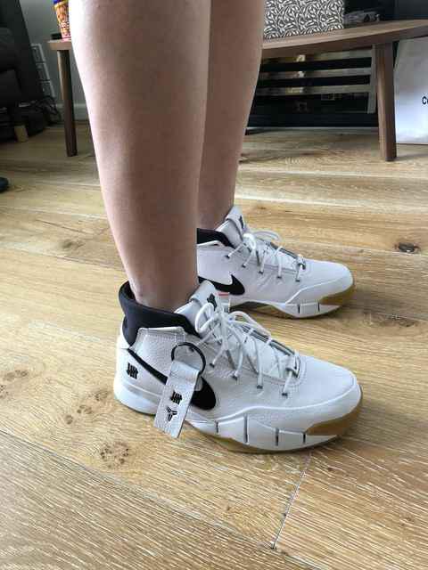 科比1代Undefeated联名款纯白耐磨吗 Kobe 1 x Undefeated White脚感好吗