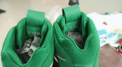欧文4定制原谅色开箱 耐克Kyrie 4绿色定制版细节欣赏