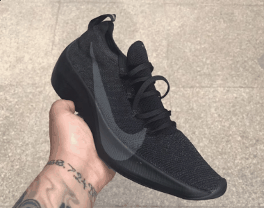 Vapormax系列就是耐潮牌信息克的代表跑鞋之一（Vapormax Street适合跑步吗 Nike Vapormax Street实战测评）