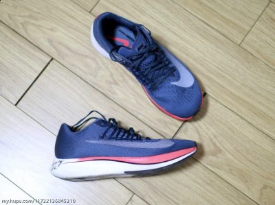 这个曲型的尼龙板非潮牌常适合前掌跑法的朋友（耐克Zoom Fly 跑鞋测评 Nike Zoom Fly 跑步体验）