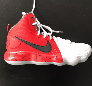 但从这三个细节上还是能看出潮牌汇潮牌网店nike寻求创新的诚意 搭载了全新的React中底（HD 2017多恩Pe版本深度赏析 Hyperdunk 2017多恩专属版本细节欣赏）