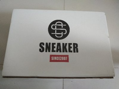 所以还送了潮牌汇潮牌网店一些小礼品（科比毒液6小丑配色开箱测评 小丑毒液6实战效果怎么样）